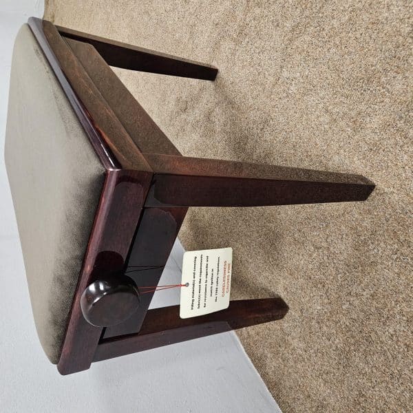 SOLO ADJUSTABLE PIANO STOOL IN MAHOGANY