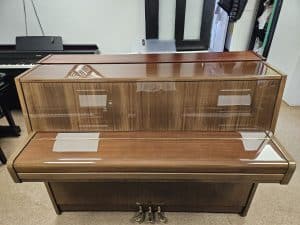 YAMAHA C108 UPRIGHT PIANO MADE 1976