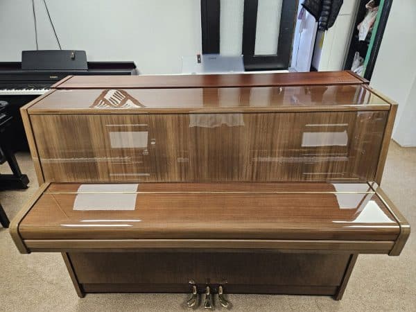 YAMAHA C108 UPRIGHT PIANO MADE 1976