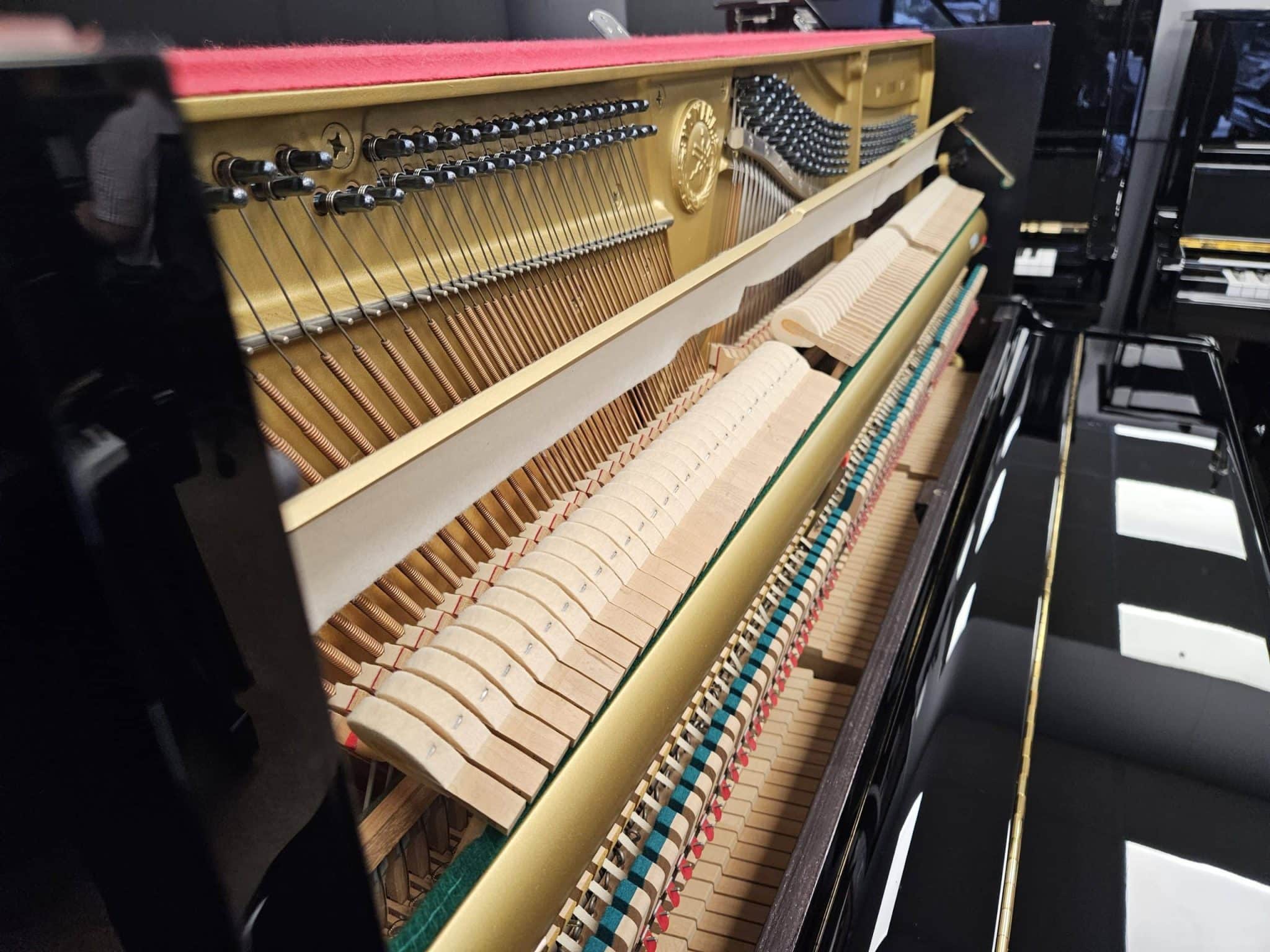 YAMAHA U10BL UPRIGHT PIANO MADE 1989