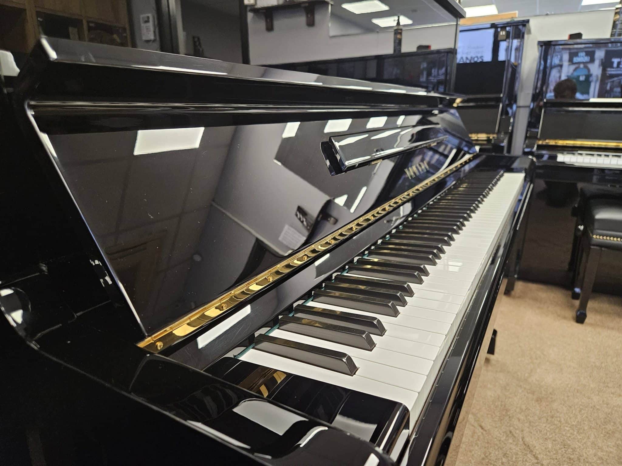 YAMAHA U10BL UPRIGHT PIANO MADE 1989