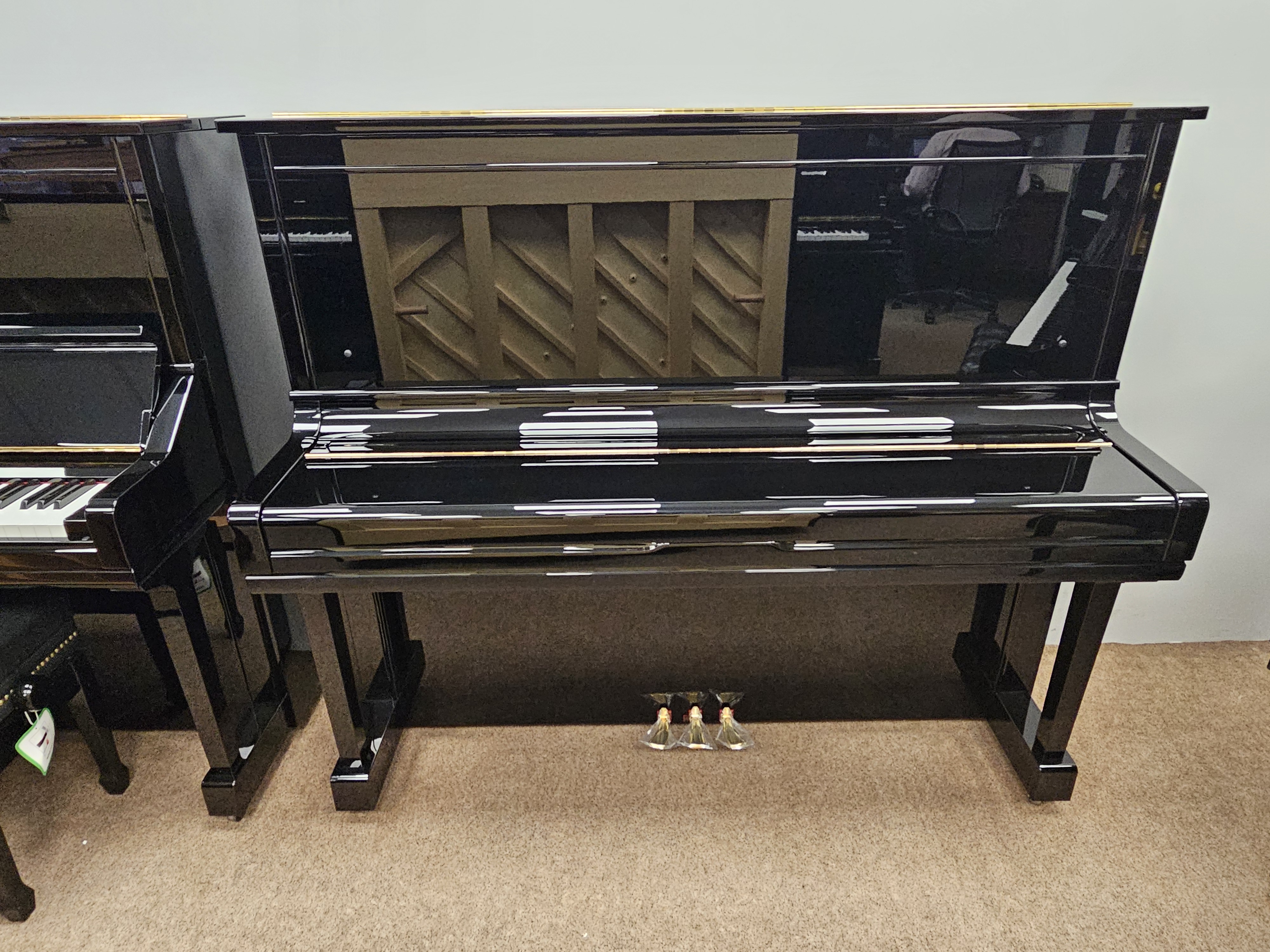 YAMAHA U300 UPRIGHT PIANO MADE IN 1996
