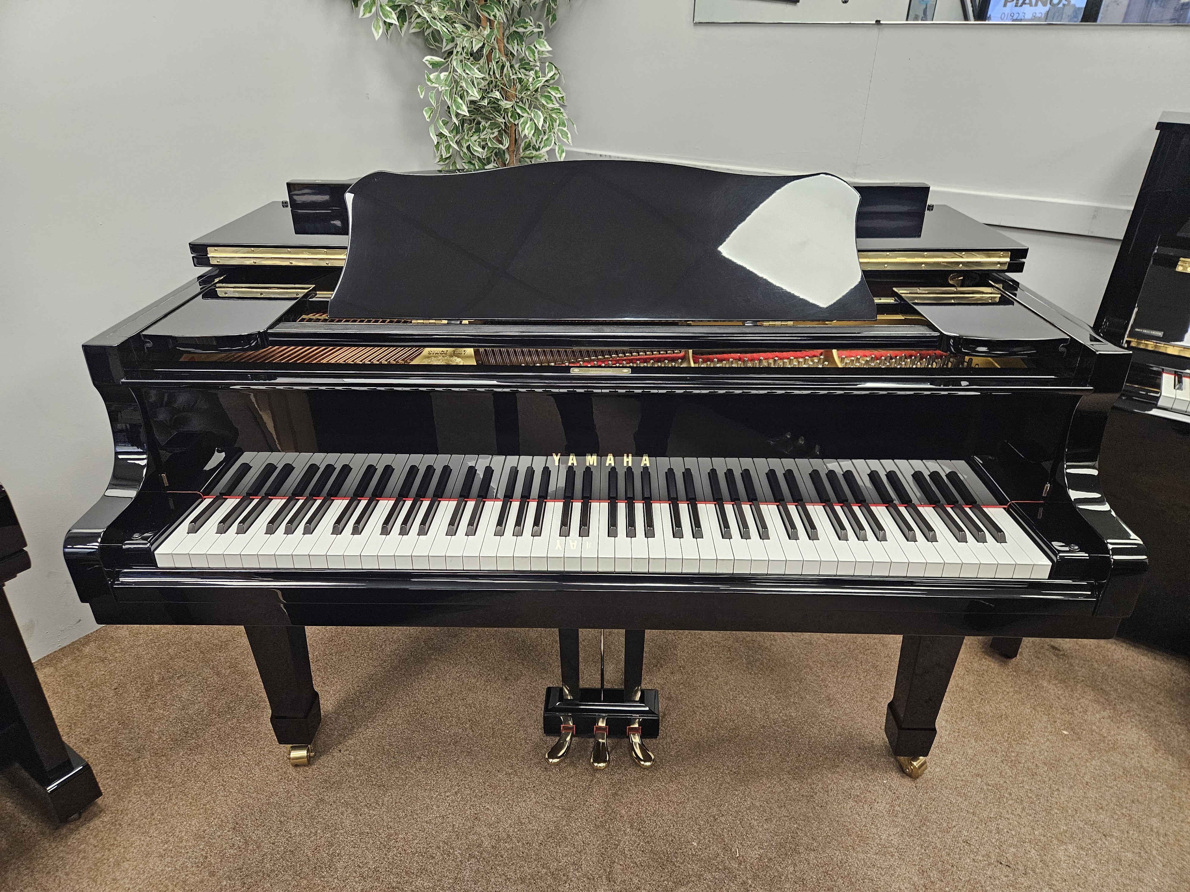 YAMAHA G1 GRAND PIANO