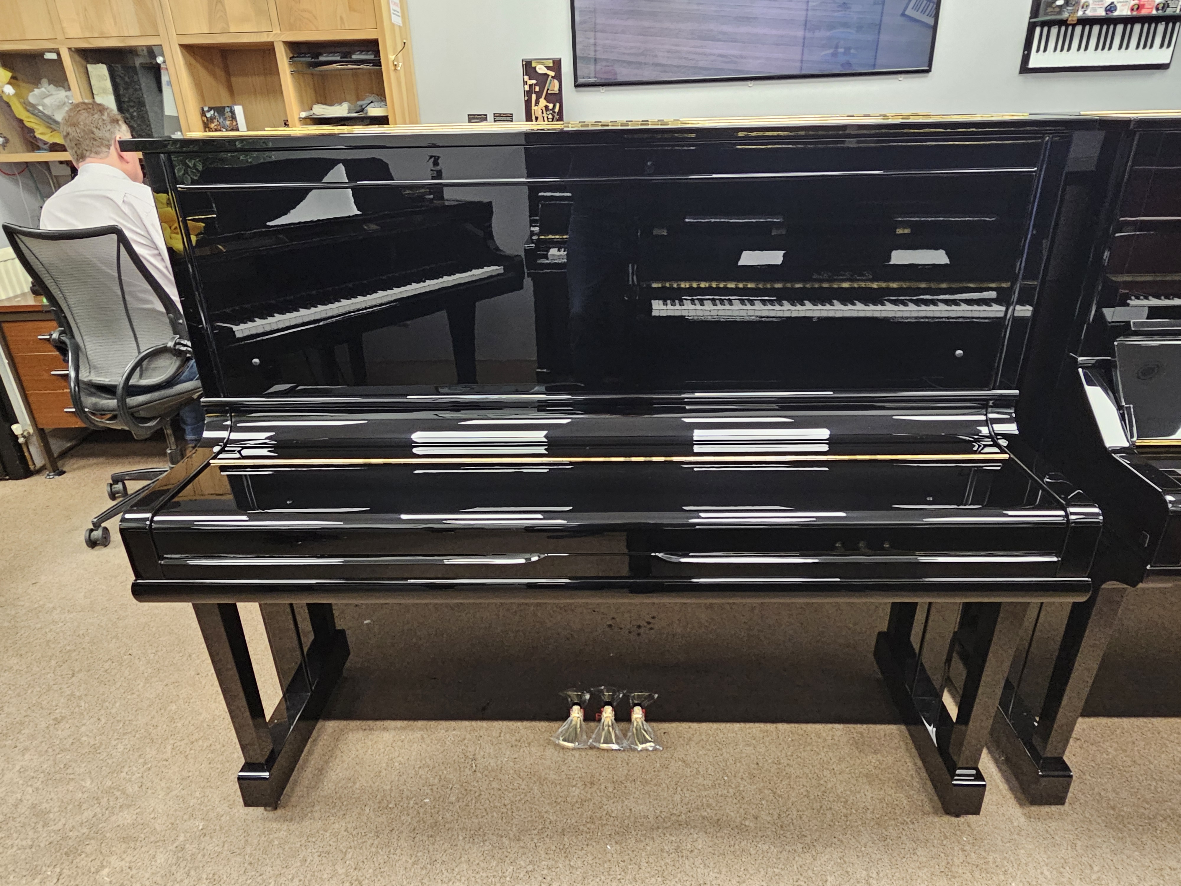 YAMAHA U30A UPRIGHT PIANO MADE IN 1992